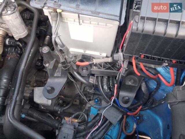 Синий Фольксваген Туран, объемом двигателя 1.6 л и пробегом 198 тыс. км за 5200 $, фото 19 на Automoto.ua