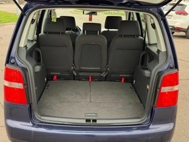 Синий Фольксваген Туран, объемом двигателя 1.6 л и пробегом 246 тыс. км за 5800 $, фото 17 на Automoto.ua