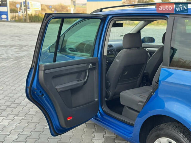 Синий Фольксваген Туран, объемом двигателя 1.6 л и пробегом 250 тыс. км за 5450 $, фото 19 на Automoto.ua