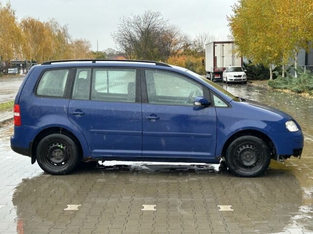 Синій Фольксваген Туран, об'ємом двигуна 2 л та пробігом 250 тис. км за 1850 $, фото 5 на Automoto.ua