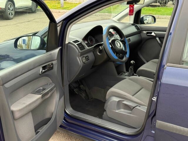 Синий Фольксваген Туран, объемом двигателя 1.6 л и пробегом 246 тыс. км за 5800 $, фото 6 на Automoto.ua