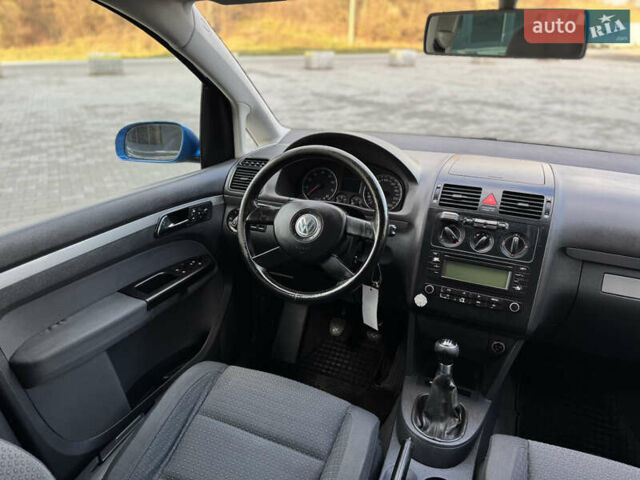 Синий Фольксваген Туран, объемом двигателя 1.6 л и пробегом 250 тыс. км за 5450 $, фото 28 на Automoto.ua