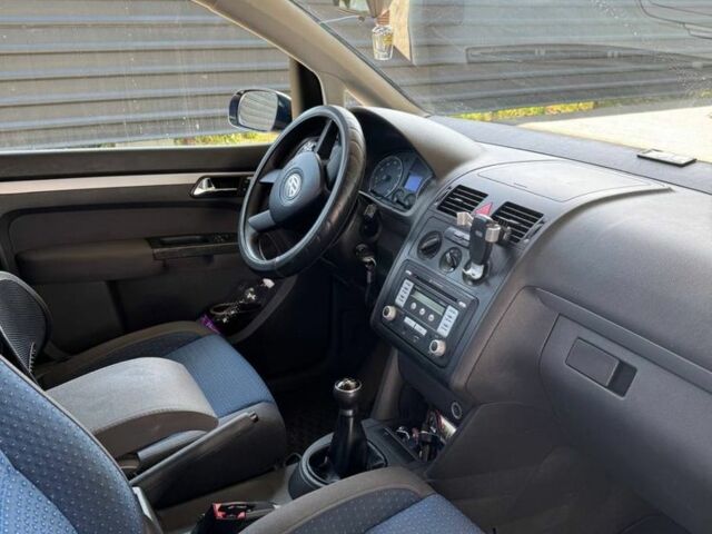 Синий Фольксваген Туран, объемом двигателя 0 л и пробегом 230 тыс. км за 5000 $, фото 5 на Automoto.ua