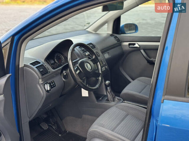 Синий Фольксваген Туран, объемом двигателя 1.6 л и пробегом 250 тыс. км за 5450 $, фото 17 на Automoto.ua