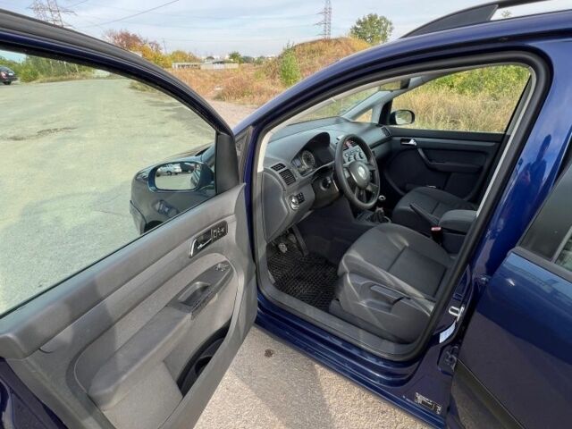 Синий Фольксваген Туран, объемом двигателя 2 л и пробегом 300 тыс. км за 2800 $, фото 6 на Automoto.ua