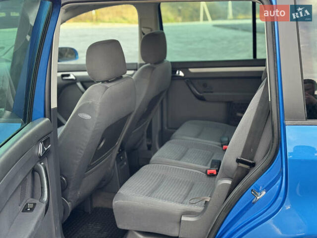 Синий Фольксваген Туран, объемом двигателя 1.6 л и пробегом 250 тыс. км за 5450 $, фото 20 на Automoto.ua