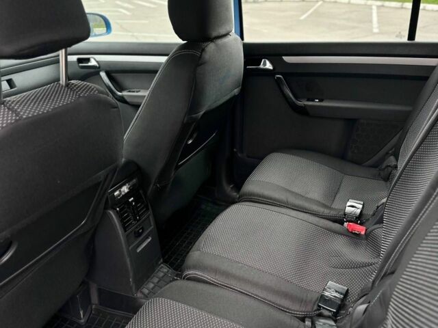 Синій Фольксваген Туран, об'ємом двигуна 0 л та пробігом 276 тис. км за 5500 $, фото 7 на Automoto.ua