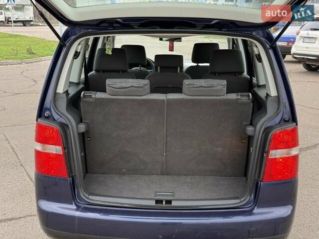 Синий Фольксваген Туран, объемом двигателя 1.6 л и пробегом 246 тыс. км за 5800 $, фото 16 на Automoto.ua