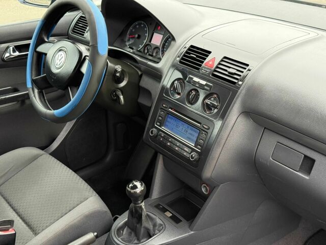 Синий Фольксваген Туран, объемом двигателя 1.6 л и пробегом 246 тыс. км за 5800 $, фото 11 на Automoto.ua