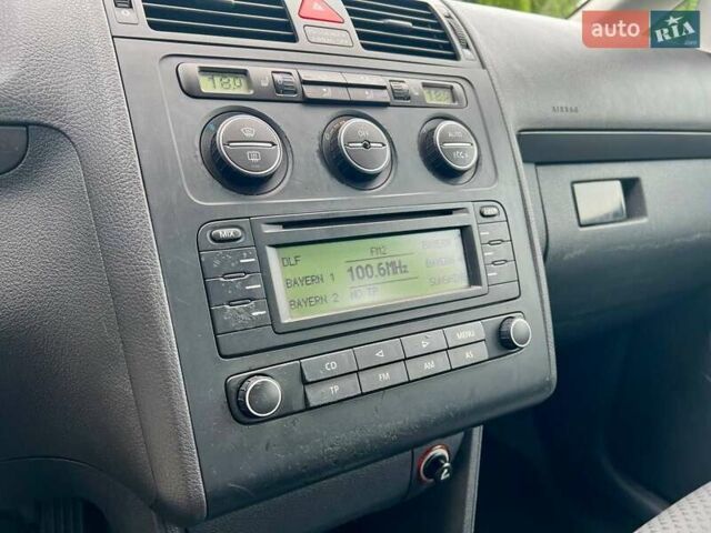 Синий Фольксваген Туран, объемом двигателя 1.6 л и пробегом 235 тыс. км за 5950 $, фото 113 на Automoto.ua
