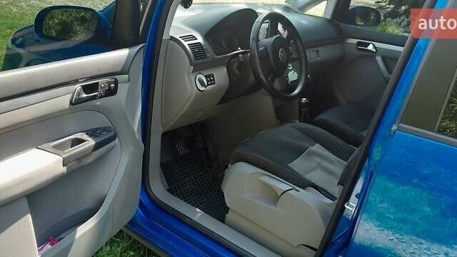 Синий Фольксваген Туран, объемом двигателя 1.6 л и пробегом 271 тыс. км за 5200 $, фото 18 на Automoto.ua