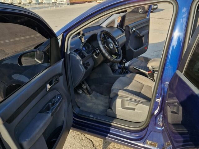 Синий Фольксваген Туран, объемом двигателя 2 л и пробегом 318 тыс. км за 5200 $, фото 8 на Automoto.ua