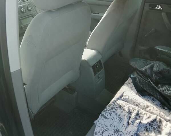 Синій Фольксваген Туран, об'ємом двигуна 1.6 л та пробігом 360 тис. км за 5700 $, фото 10 на Automoto.ua