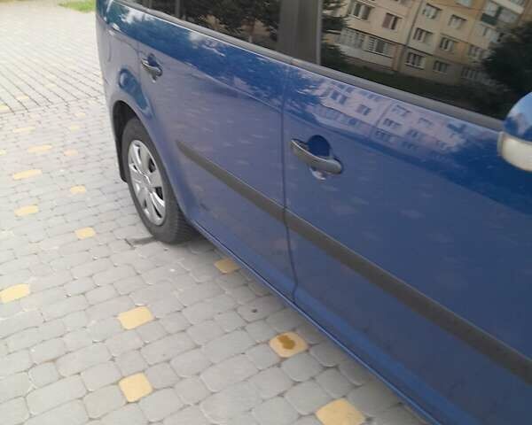 Синий Фольксваген Туран, объемом двигателя 1.6 л и пробегом 277 тыс. км за 5399 $, фото 1 на Automoto.ua