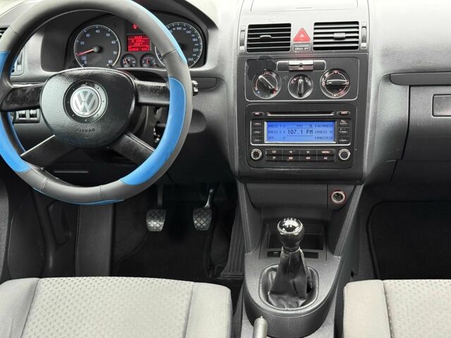 Синий Фольксваген Туран, объемом двигателя 1.6 л и пробегом 246 тыс. км за 5800 $, фото 12 на Automoto.ua