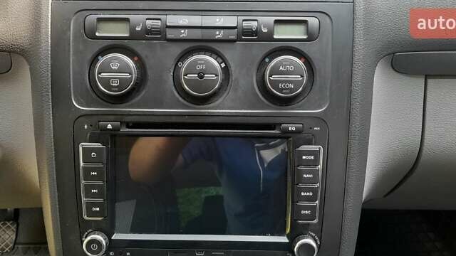 Синий Фольксваген Туран, объемом двигателя 1.6 л и пробегом 271 тыс. км за 5200 $, фото 6 на Automoto.ua