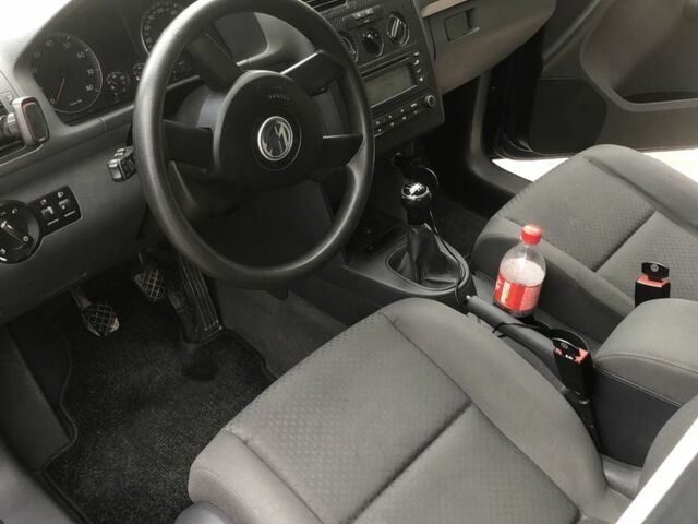 Синий Фольксваген Туран, объемом двигателя 1.6 л и пробегом 290 тыс. км за 5150 $, фото 6 на Automoto.ua