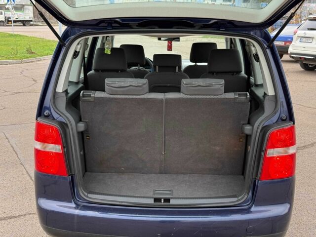 Синий Фольксваген Туран, объемом двигателя 1.6 л и пробегом 246 тыс. км за 5800 $, фото 16 на Automoto.ua