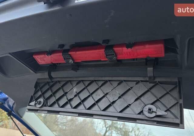 Синий Фольксваген Туран, объемом двигателя 1.6 л и пробегом 221 тыс. км за 6399 $, фото 67 на Automoto.ua