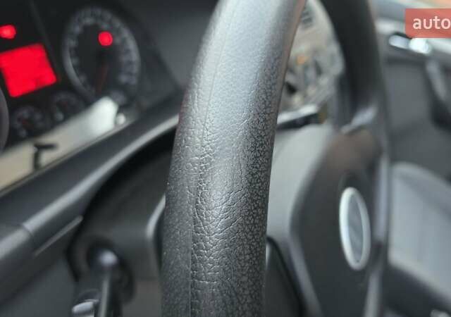 Синий Фольксваген Туран, объемом двигателя 1.6 л и пробегом 221 тыс. км за 6399 $, фото 47 на Automoto.ua