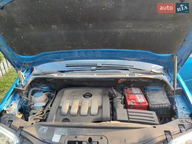 Синий Фольксваген Туран, объемом двигателя 1.97 л и пробегом 377 тыс. км за 6000 $, фото 15 на Automoto.ua