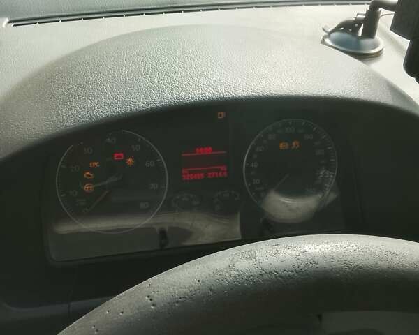 Синій Фольксваген Туран, об'ємом двигуна 1.6 л та пробігом 360 тис. км за 5700 $, фото 4 на Automoto.ua