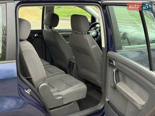 Синий Фольксваген Туран, объемом двигателя 1.6 л и пробегом 246 тыс. км за 5800 $, фото 9 на Automoto.ua