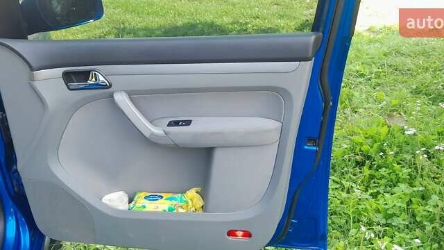 Синий Фольксваген Туран, объемом двигателя 1.6 л и пробегом 271 тыс. км за 5200 $, фото 14 на Automoto.ua