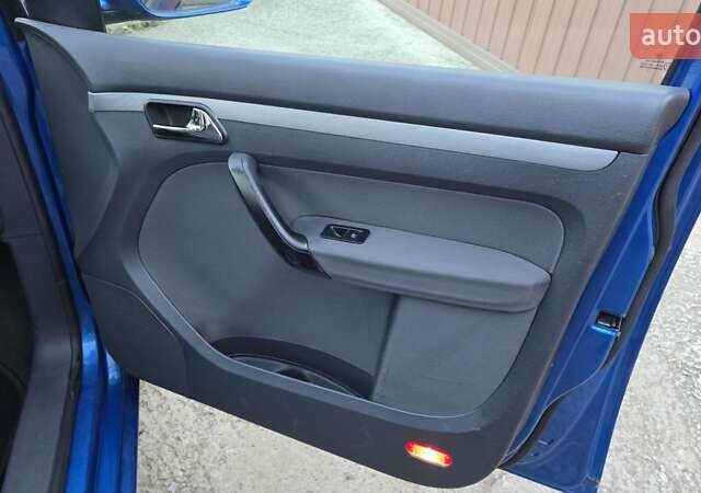 Синий Фольксваген Туран, объемом двигателя 1.6 л и пробегом 221 тыс. км за 6399 $, фото 57 на Automoto.ua