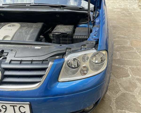 Синій Фольксваген Туран, об'ємом двигуна 1.6 л та пробігом 274 тис. км за 5700 $, фото 10 на Automoto.ua