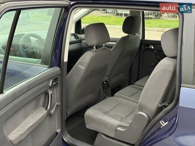 Синий Фольксваген Туран, объемом двигателя 1.6 л и пробегом 246 тыс. км за 5800 $, фото 8 на Automoto.ua