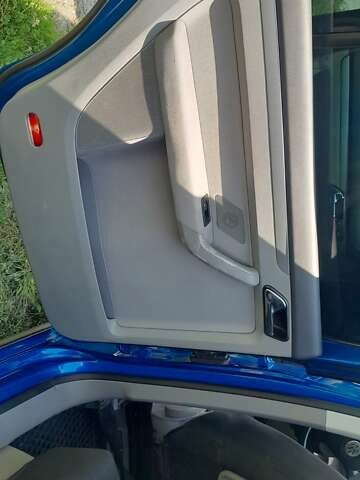 Синий Фольксваген Туран, объемом двигателя 1.6 л и пробегом 271 тыс. км за 5200 $, фото 17 на Automoto.ua