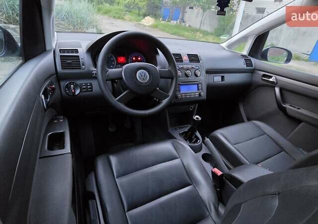Синий Фольксваген Туран, объемом двигателя 1.6 л и пробегом 262 тыс. км за 6499 $, фото 2 на Automoto.ua