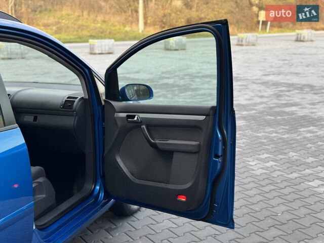 Синий Фольксваген Туран, объемом двигателя 1.6 л и пробегом 250 тыс. км за 5450 $, фото 23 на Automoto.ua
