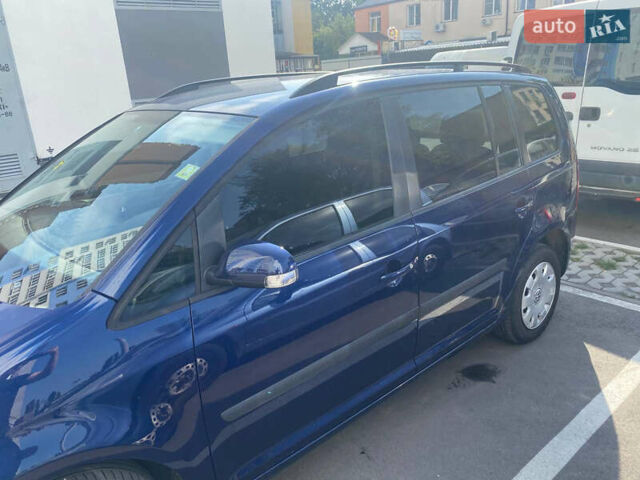 Синій Фольксваген Туран, об'ємом двигуна 1.6 л та пробігом 225 тис. км за 5700 $, фото 1 на Automoto.ua