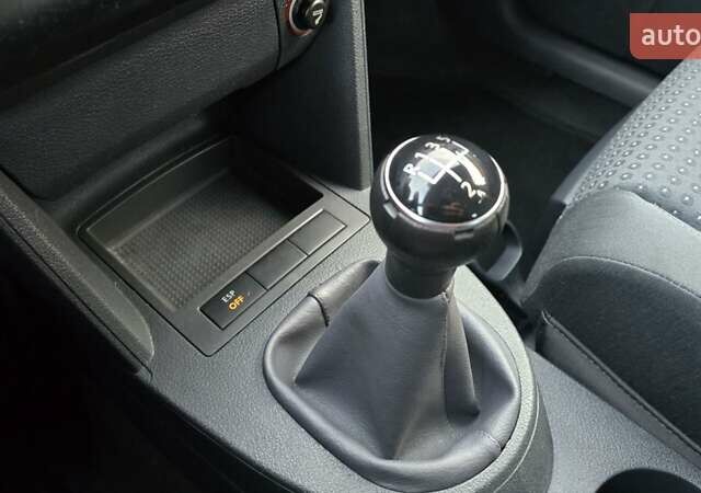 Синий Фольксваген Туран, объемом двигателя 1.6 л и пробегом 221 тыс. км за 6399 $, фото 52 на Automoto.ua