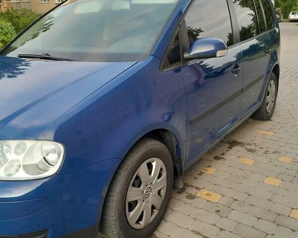 Синий Фольксваген Туран, объемом двигателя 1.6 л и пробегом 277 тыс. км за 5399 $, фото 2 на Automoto.ua