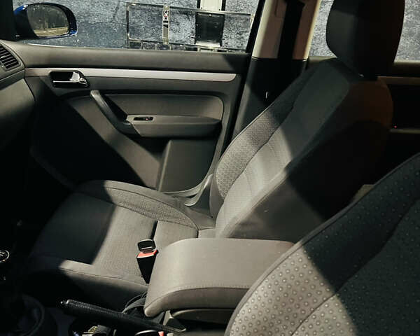 Синий Фольксваген Туран, объемом двигателя 1.6 л и пробегом 240 тыс. км за 6300 $, фото 16 на Automoto.ua