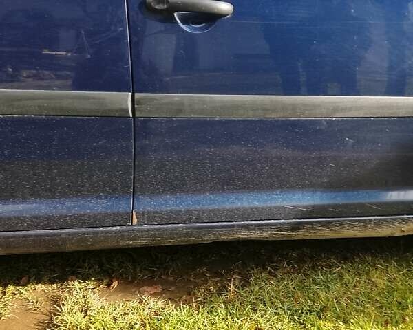 Синій Фольксваген Туран, об'ємом двигуна 1.6 л та пробігом 360 тис. км за 5700 $, фото 2 на Automoto.ua