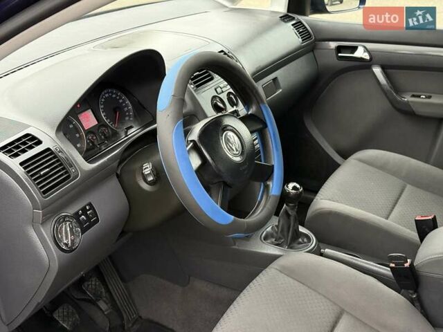 Синий Фольксваген Туран, объемом двигателя 1.6 л и пробегом 246 тыс. км за 5800 $, фото 7 на Automoto.ua