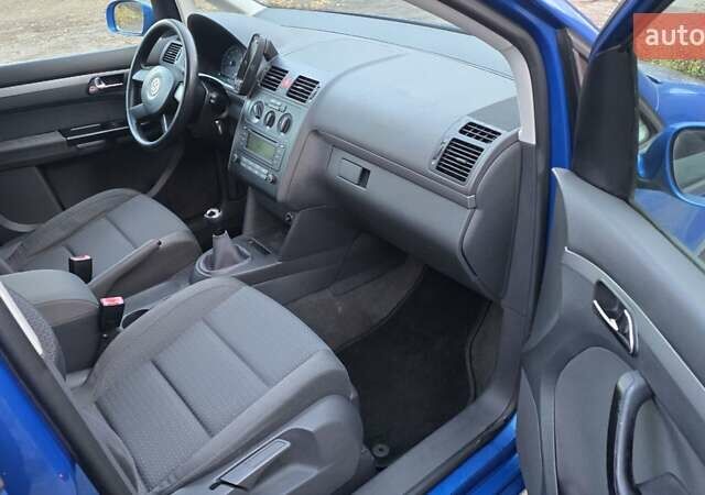 Синий Фольксваген Туран, объемом двигателя 1.6 л и пробегом 221 тыс. км за 6399 $, фото 58 на Automoto.ua