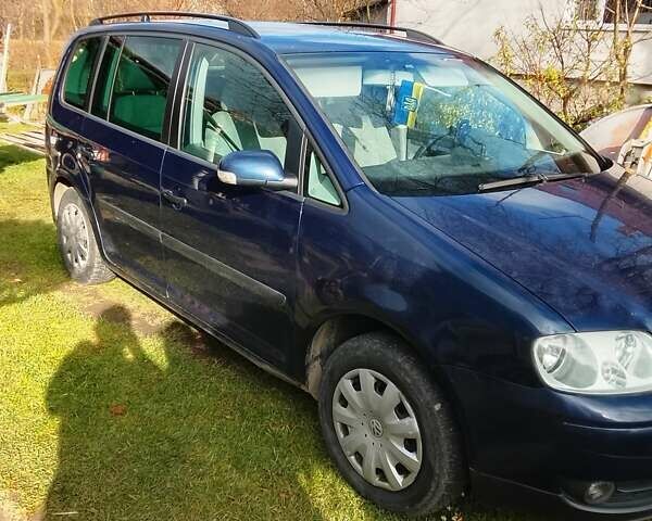 Синій Фольксваген Туран, об'ємом двигуна 1.6 л та пробігом 360 тис. км за 5700 $, фото 1 на Automoto.ua