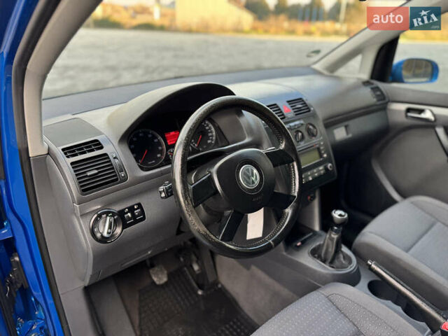 Синий Фольксваген Туран, объемом двигателя 1.6 л и пробегом 250 тыс. км за 5450 $, фото 33 на Automoto.ua