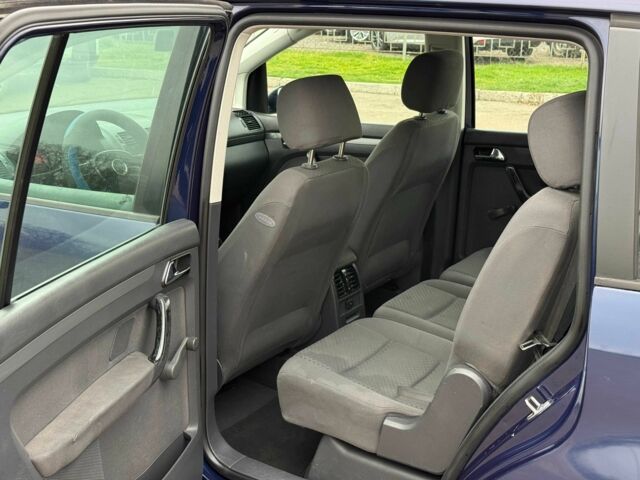 Синий Фольксваген Туран, объемом двигателя 1.6 л и пробегом 246 тыс. км за 5800 $, фото 8 на Automoto.ua