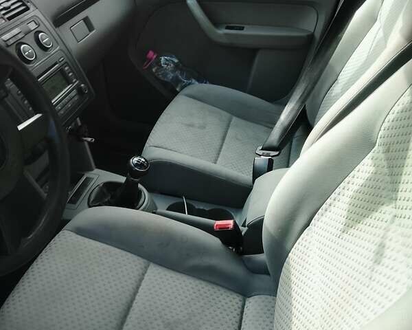 Синій Фольксваген Туран, об'ємом двигуна 1.6 л та пробігом 360 тис. км за 5700 $, фото 9 на Automoto.ua