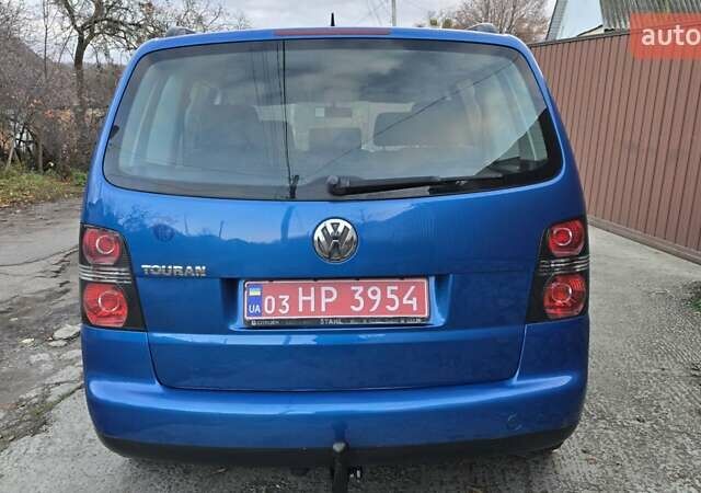 Синий Фольксваген Туран, объемом двигателя 1.6 л и пробегом 221 тыс. км за 6399 $, фото 22 на Automoto.ua