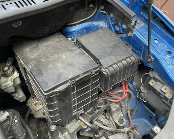 Синій Фольксваген Туран, об'ємом двигуна 1.6 л та пробігом 274 тис. км за 5700 $, фото 7 на Automoto.ua
