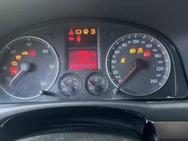 Синий Фольксваген Туран, объемом двигателя 2 л и пробегом 500 тыс. км за 3000 $, фото 5 на Automoto.ua