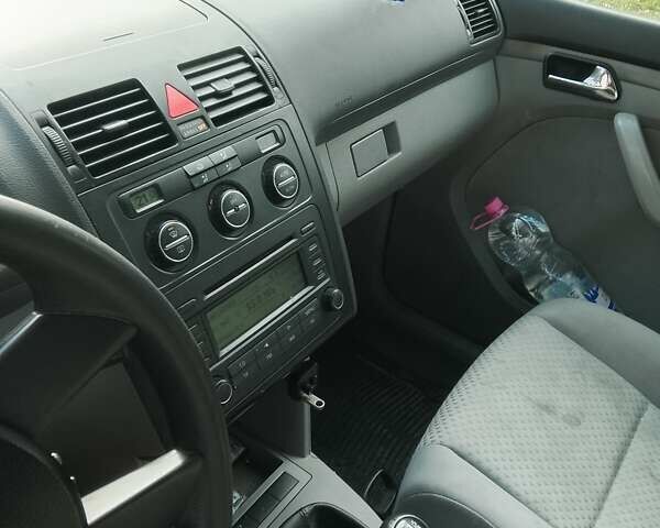 Синій Фольксваген Туран, об'ємом двигуна 1.6 л та пробігом 360 тис. км за 5700 $, фото 8 на Automoto.ua