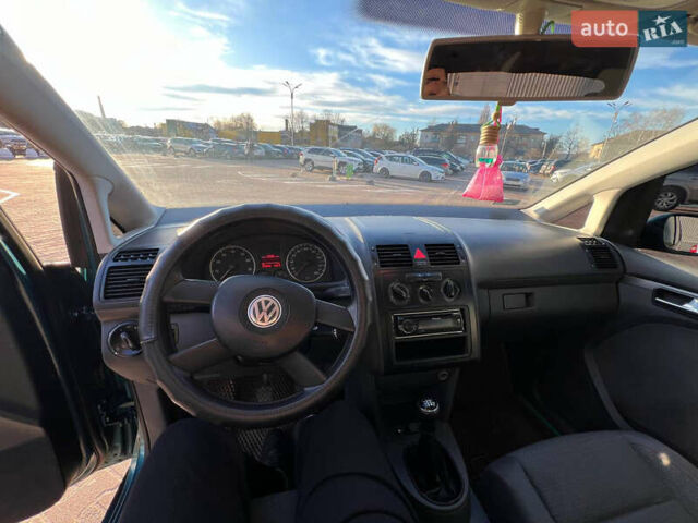 Синій Фольксваген Туран, об'ємом двигуна 1.6 л та пробігом 300 тис. км за 5000 $, фото 8 на Automoto.ua